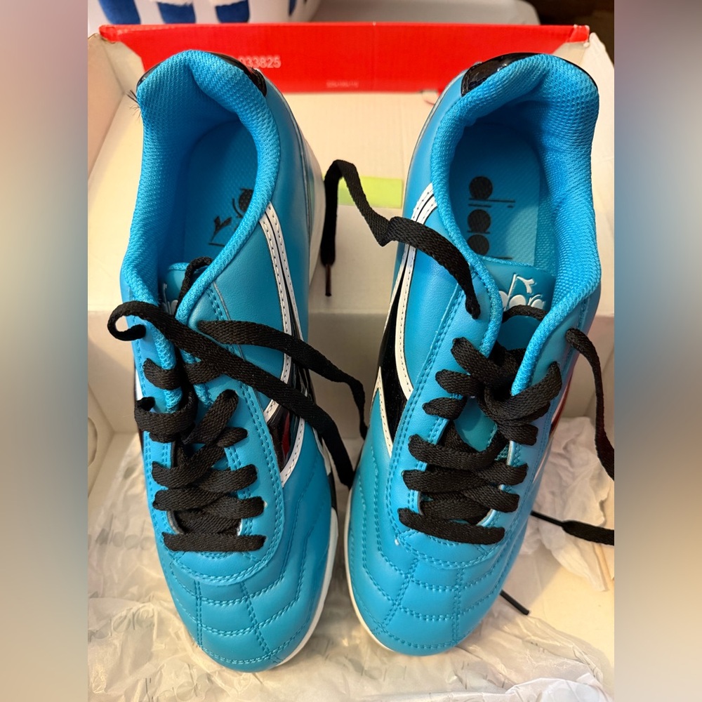 Diadora Women's Capitano soccer shoes